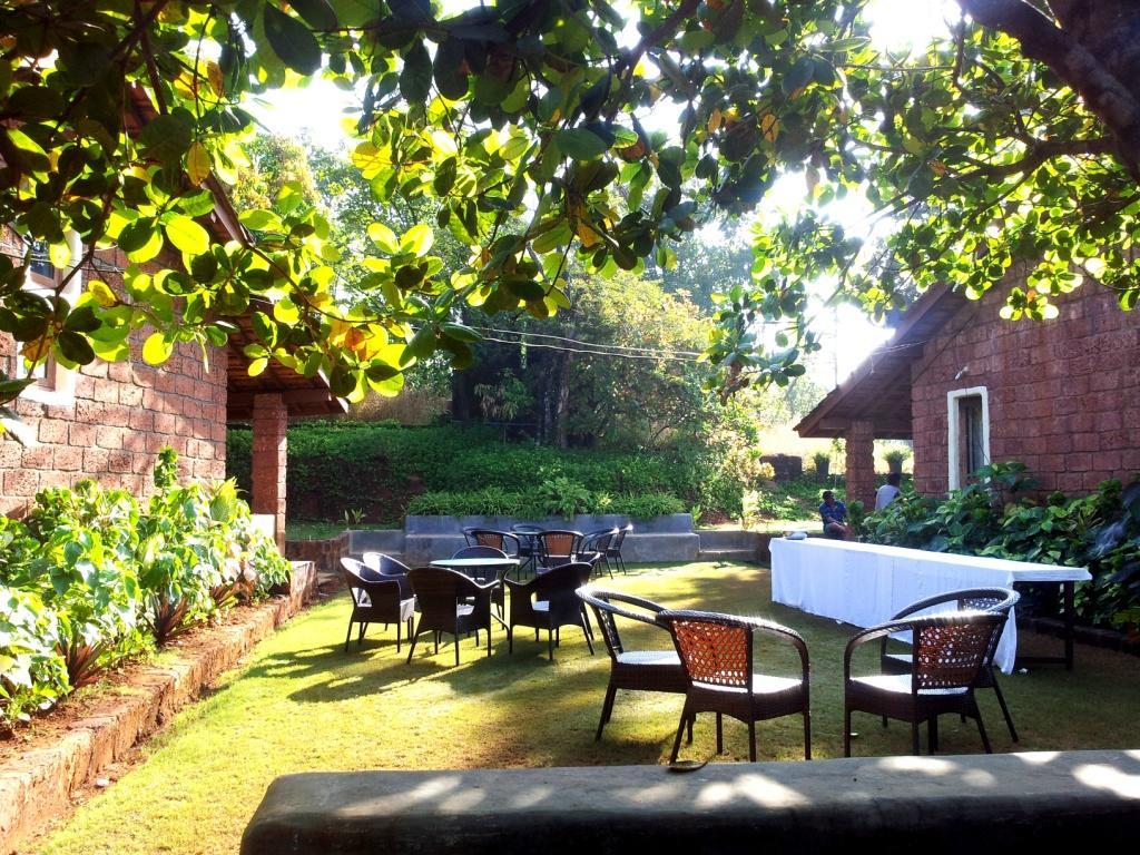 Cherilyn Monta Resort - Ratnagiri Vatul Exterior photo